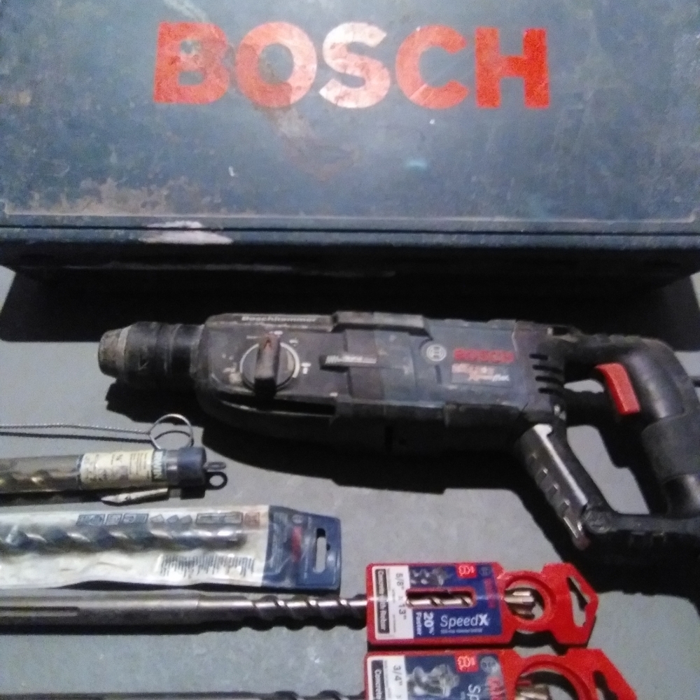 Bosch Roto Hammer with drill bits